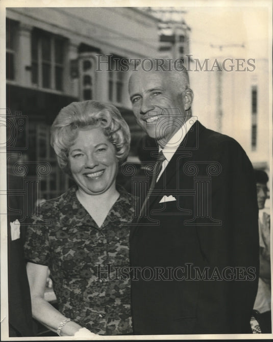 1964 Press Photo Gibson Co. president C.J. Gibson Jr. & wife at Roosevelt Hotel