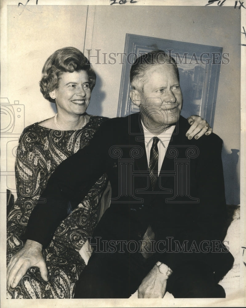 Load image into Gallery viewer, 1968 Press Photo General and Mrs. Hugh Pate Harris looking ahead at Tulane
