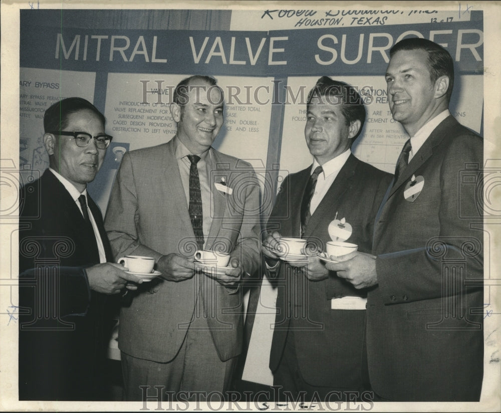 1969 Press Photo Heart surgeons attend Louisiana Heart Association convention