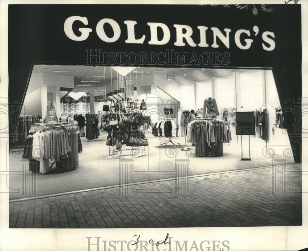 1974 Press Photo Goldring&#39;s Fashions Celebrates Grand Opening, Lake Forest Plaza- Historic Images