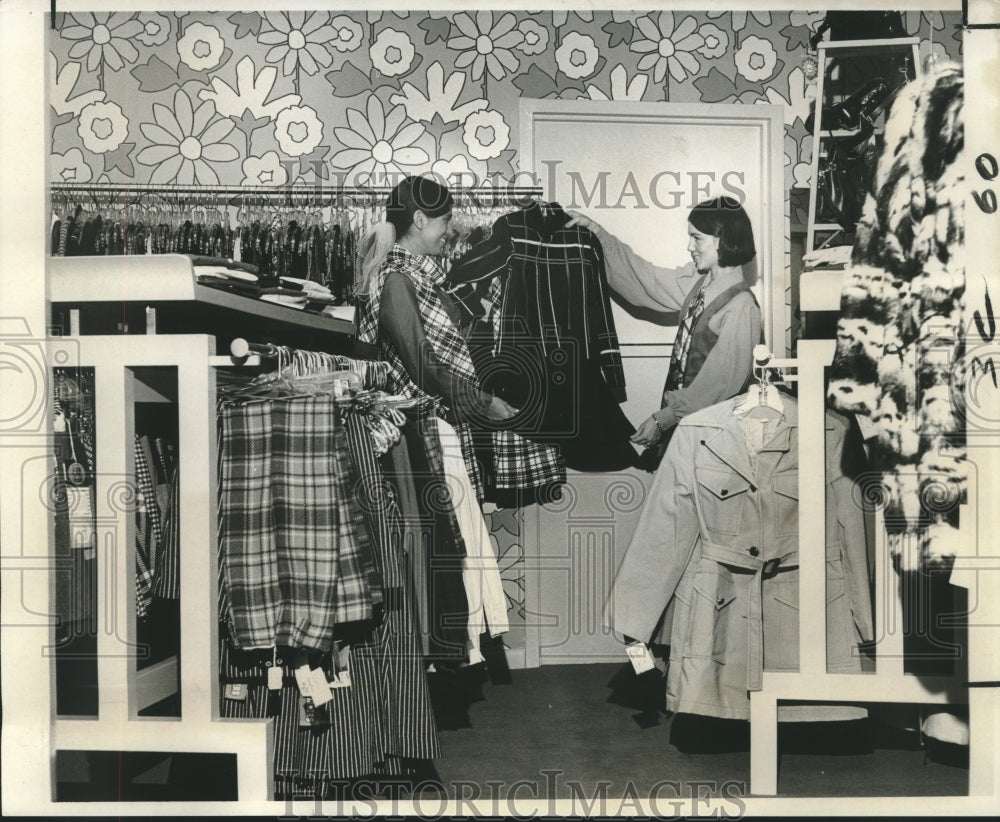 1969 Press Photo &quot;Back Room&quot; at Goldring&#39;s in the Gentilly Woods Shopping Center