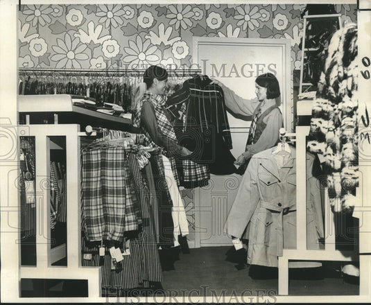 1969 Press Photo "Back Room" at Goldring's in the Gentilly Woods Shopping Center