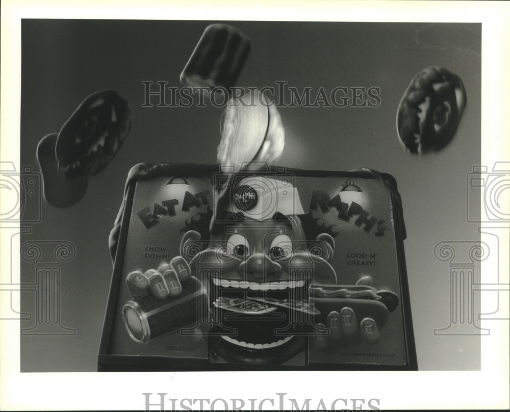 1995 Press Photo An &#39;Eat at Ralph&#39;s&#39; toy shows the food he&#39;s eaten spewing out- Historic Images