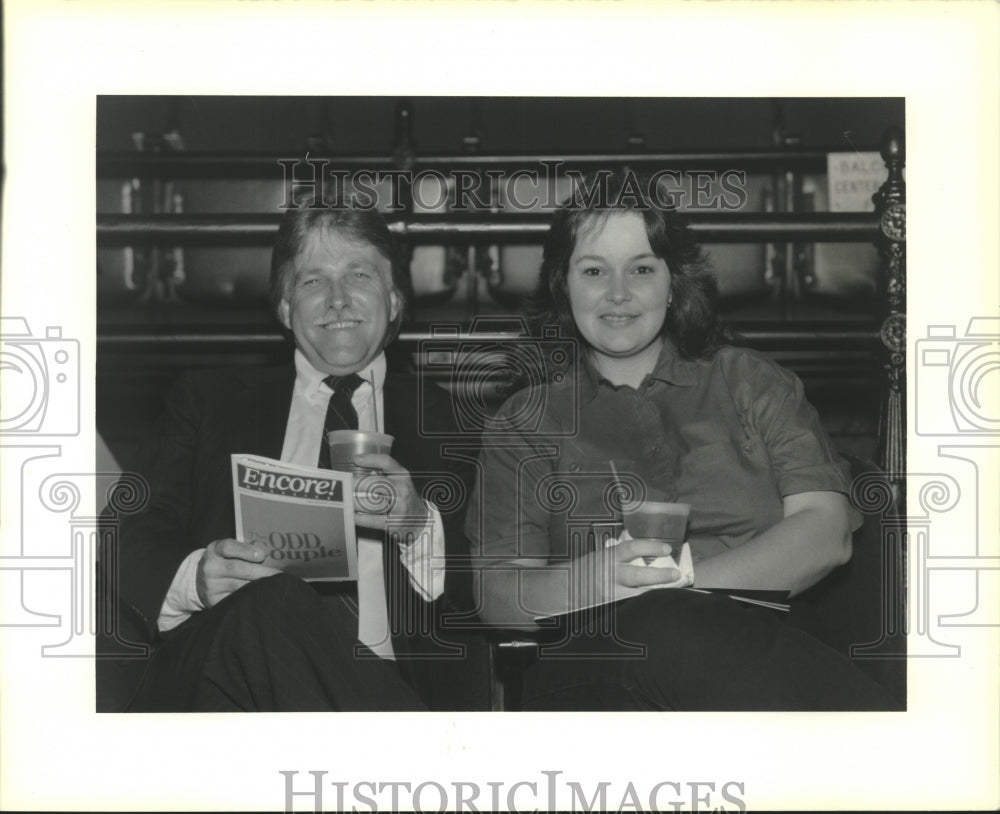 1991 Press Photo Gary and Kathy Hall are seated in the new &quot;Suite Seats.&quot;- Historic Images