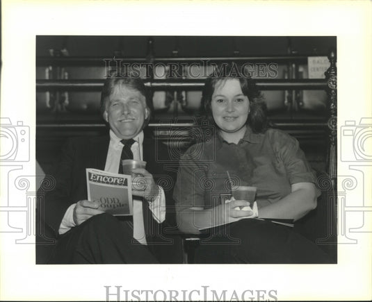 1991 Press Photo Gary and Kathy Hall are seated in the new "Suite Seats."- Historic Images