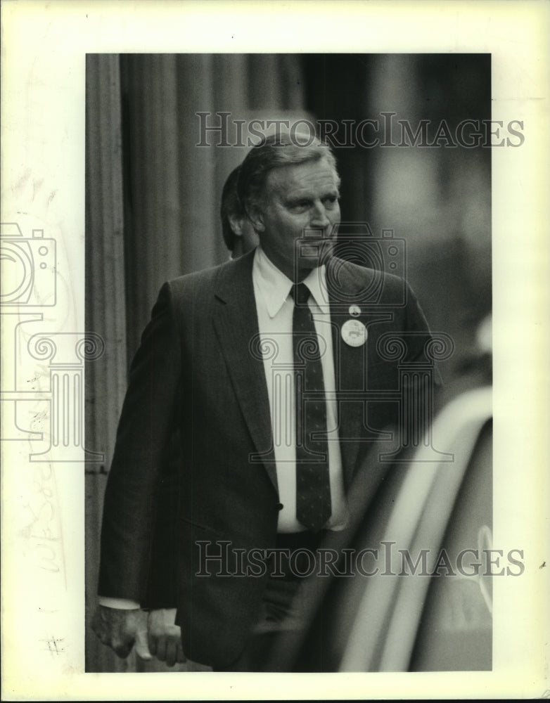 1988 Press Photo Charlton Heston going into Bush Party at Gallier House- Historic Images