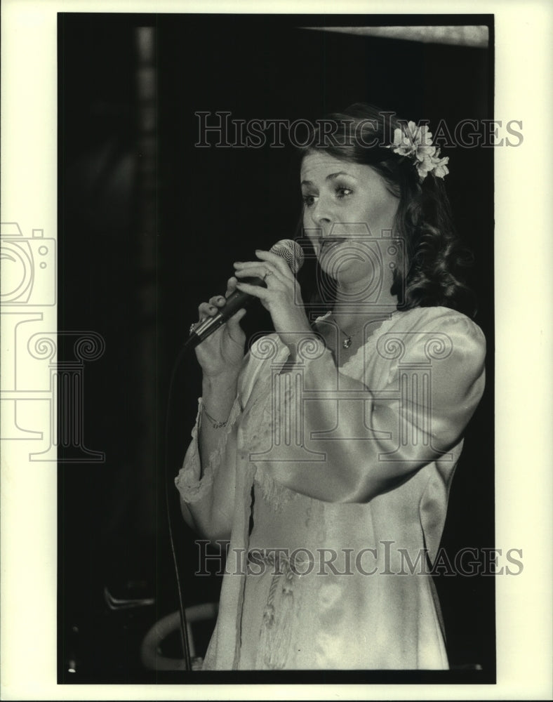 1981 Press Photo Sandy Hancock, local singer - nob30678- Historic Images