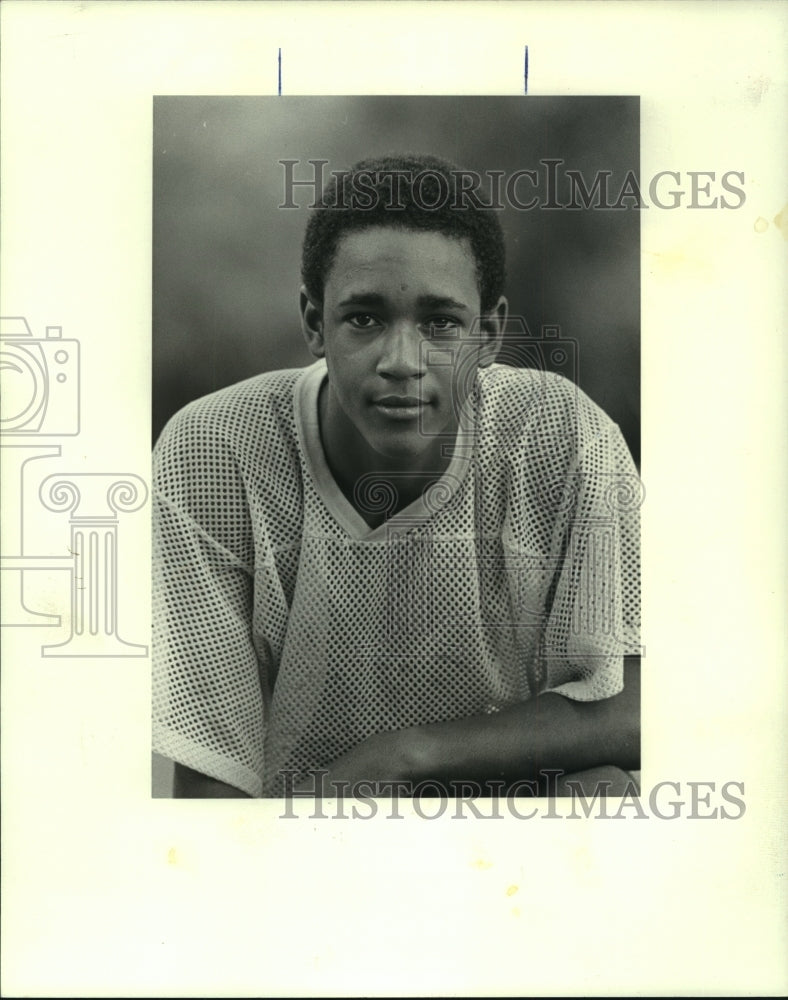 1985 Press Photo Football - Craig Hampton, Ben Franklin player at Avenger Park- Historic Images