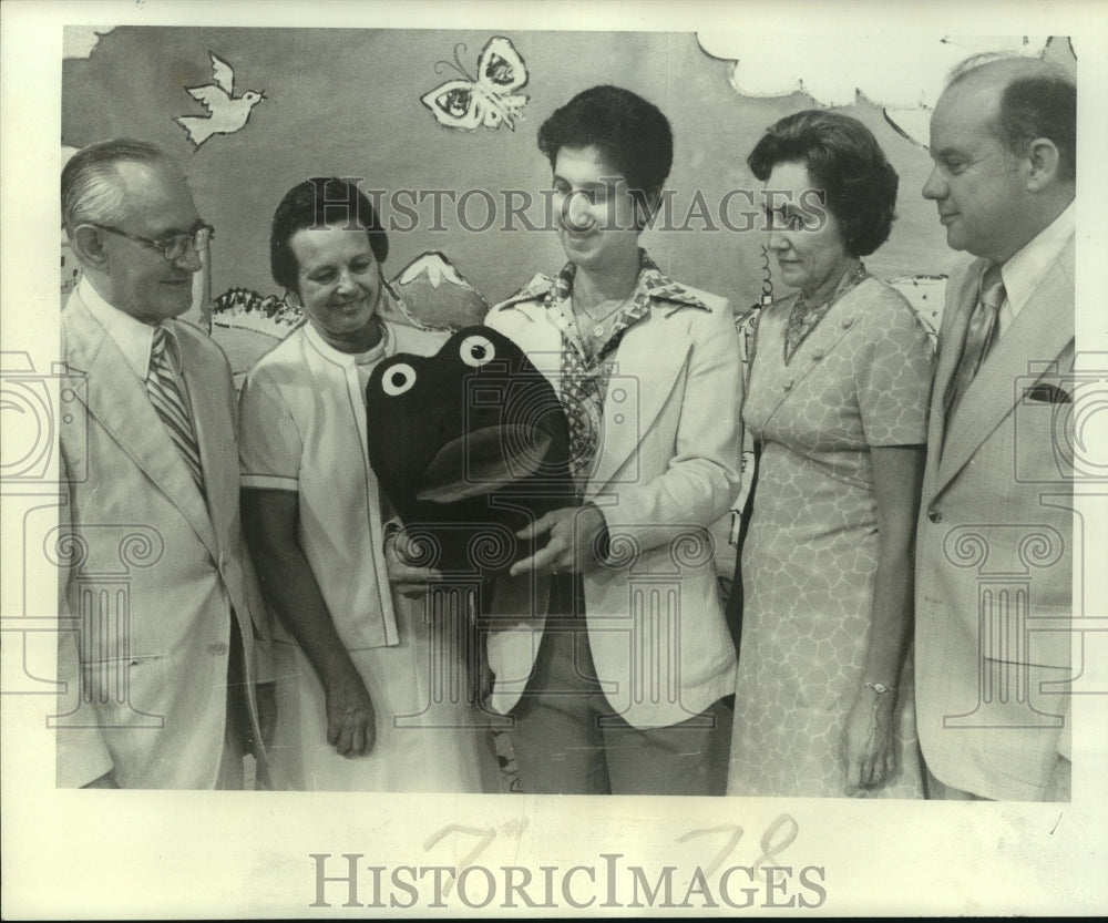 1976 Press Photo Mr. Luis Barroso of Le Petit Children&#39;s Theater and others- Historic Images