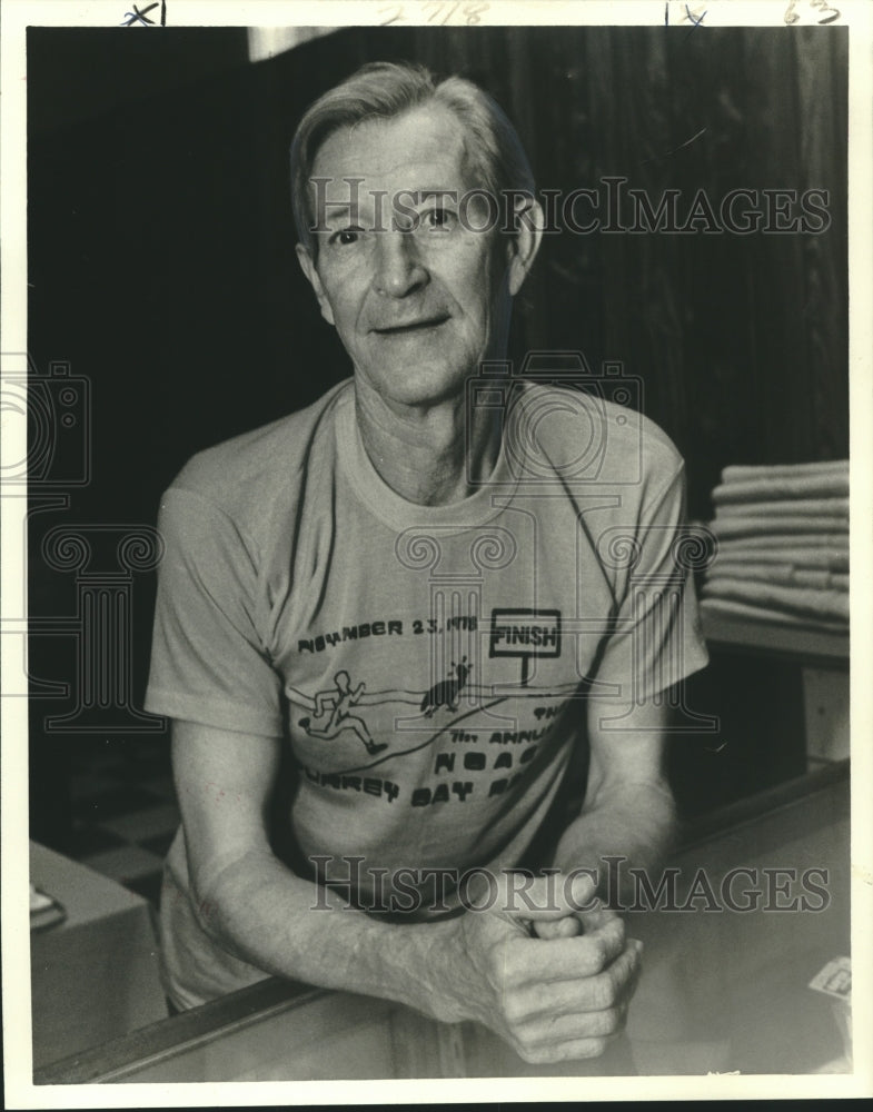 1978 Press Photo Joe Haskins, 68, runs New Orleans Athletic Club Turkey Day Race- Historic Images