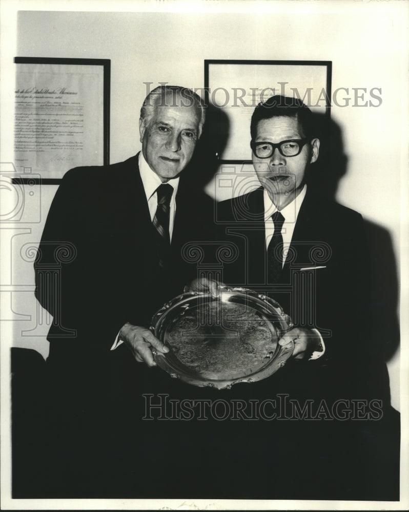 Load image into Gallery viewer, 1971 Press Photo Consul Generals of Mexico and Japan honored with Silver Plate
