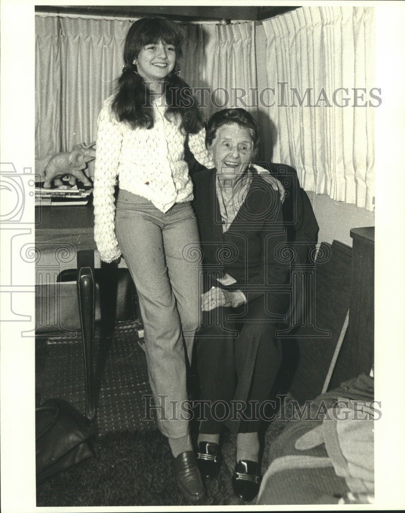 1980 Press Photo Mrs George &amp; granddaughter Nellie Hanneford-Circus Performers- Historic Images