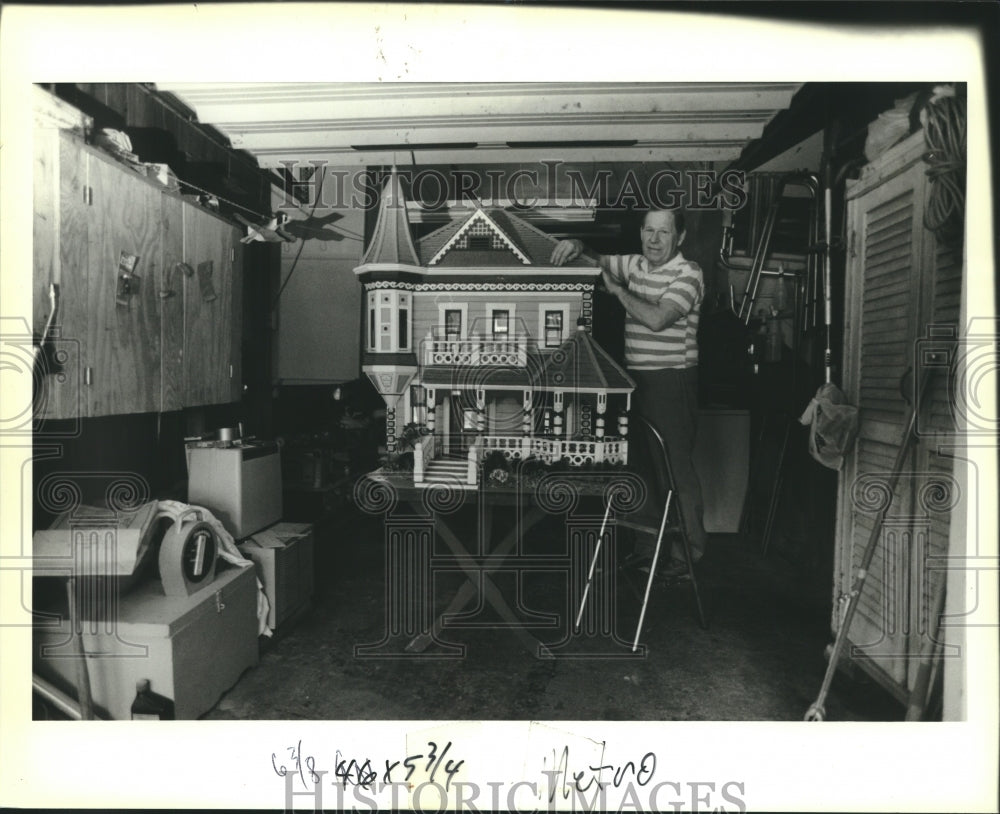 1989 Press Photo Gus Hattmann with a Doll House - nob32417- Historic Images