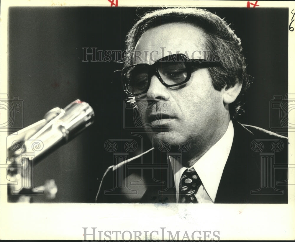 1977 Press Photo California insurance man Joseph Hauser testifies in Washington- Historic Images