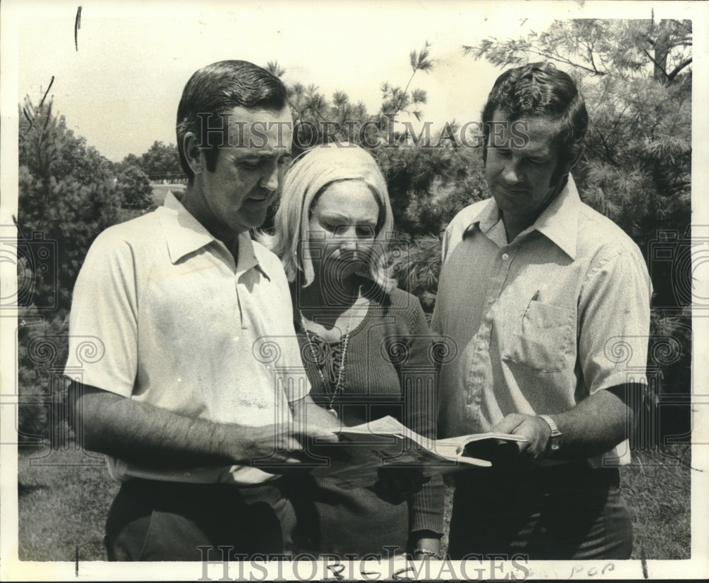 1971 Press Photo Albert Stall &amp; Mrs. &amp; Dr. Rod Hartwick at Keeneland Race Course
