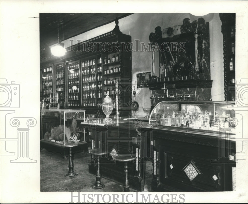 1963 Press Photo Museum features drug store equipment used in 19th century