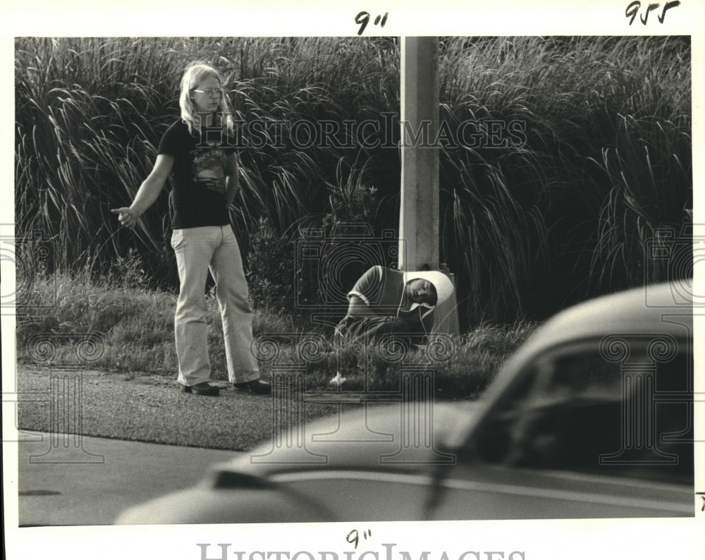 1979 Press Photo Mike Payne &amp; Kenny Martin, hitch-hiking after watching concert- Historic Images