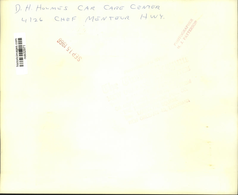 Load image into Gallery viewer, 1966 Press Photo D.H. Holmes Car Care Center at 4126 Chef Menteur Highway
