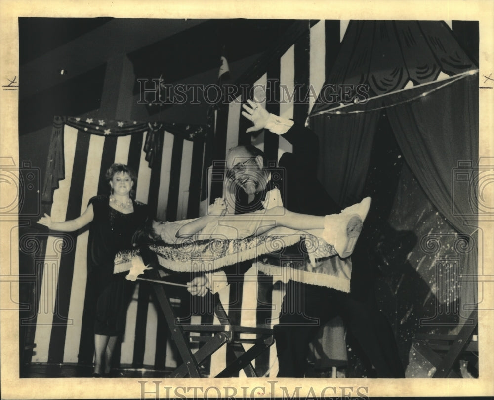 1990 Press Photo Jefferson Peace Officers Cavalcade of Clowns entertain children- Historic Images