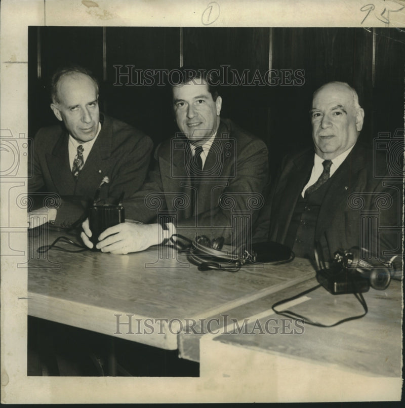 Load image into Gallery viewer, 1955 Press Photo Strong voices of Western Hemisphere journalism at board meeting
