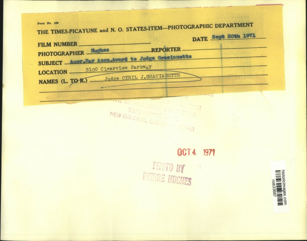 1971 Press Photo Judge Cyril J. Gracianette with American Bar Association Award