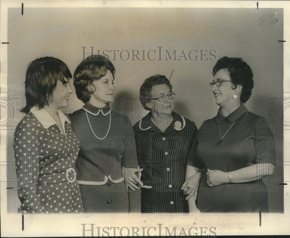 1974 Press Photo New Officers of The Women&#39;s Council of Realtors in New Orleans- Historic Images