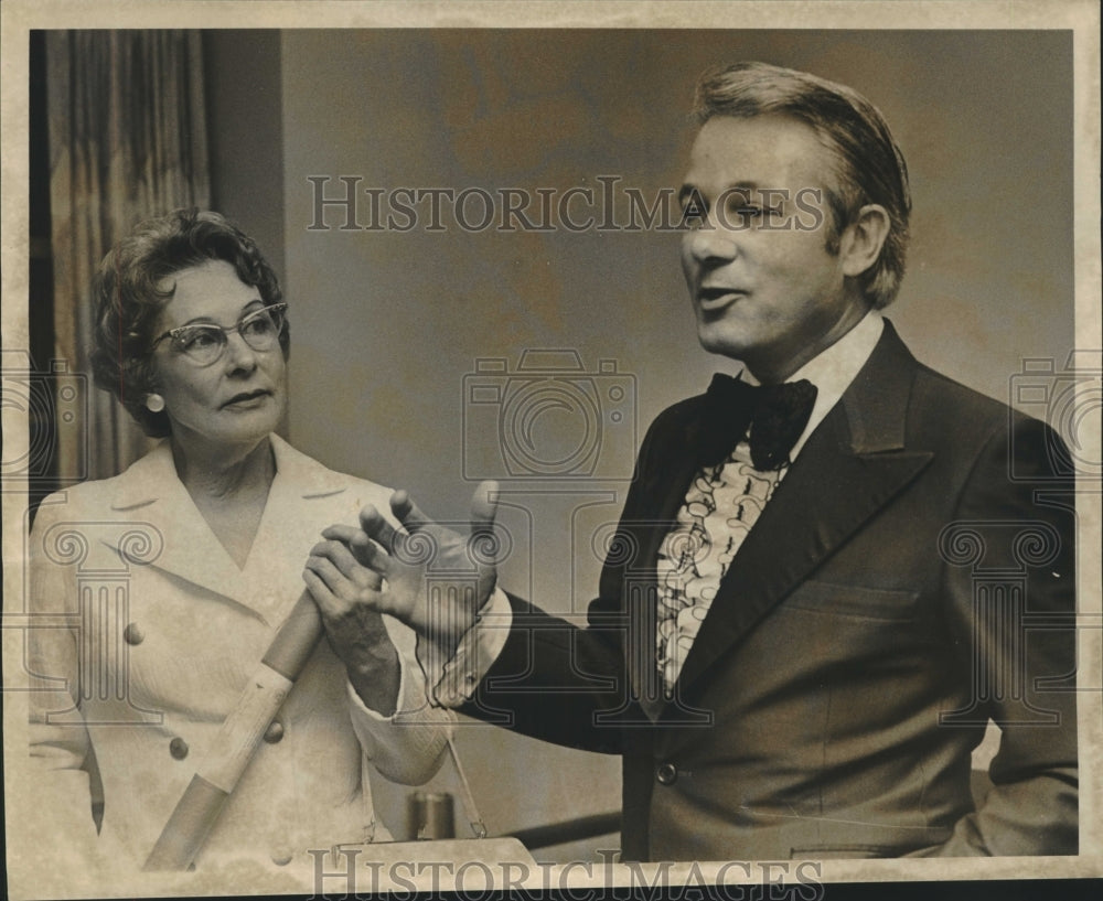 1974 Press Photo Percy Hebert sworn in as Sheriff by Governor Edwin Edwards - Historic Images