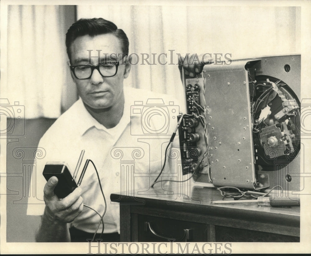 1970 Press Photo Anthony Heck, former Boeing Engineering Aid - nob34162