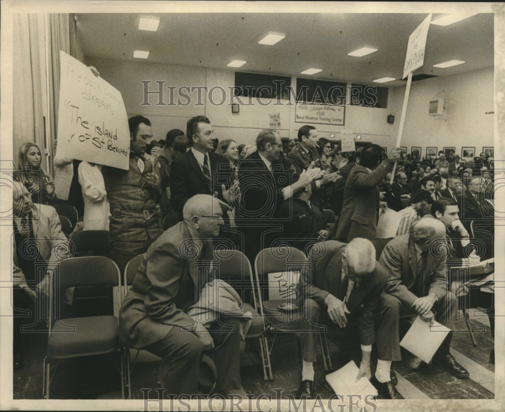1972 Press Photo Representative F. Edward Hebert, among the protesters