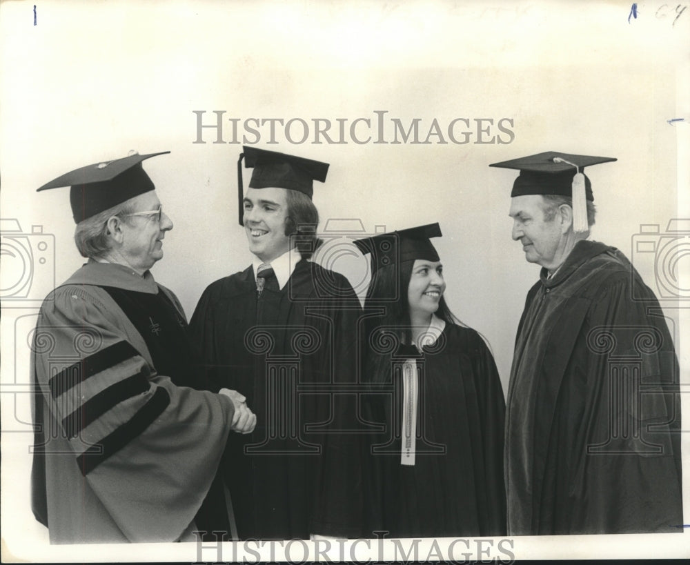 1973 Press Photo Louisiana State University Officials congratulate Graduates- Historic Images