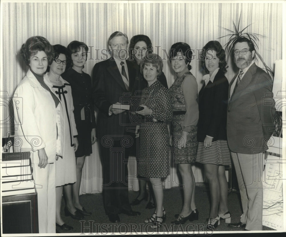 1972 Press Photo Association of Desk and Derrick Clubs of North America Members