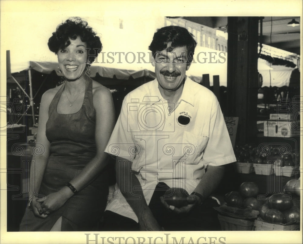 1993 Press Photo Jezelle Hebert and Lou Costa at the New Orleans tomato fest.