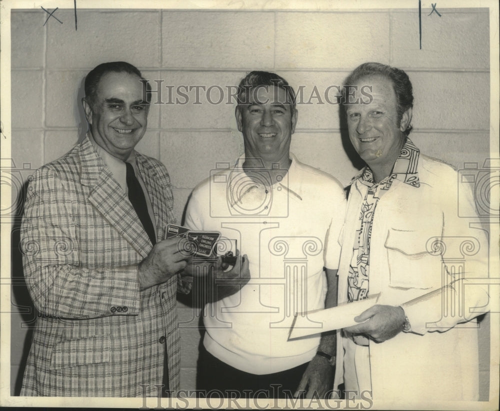 1974 Press Photo Bowler Pete Helmstetter receives awards after recent 300 game- Historic Images