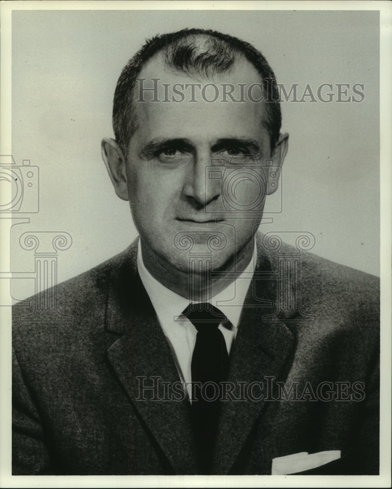 1962 Press Photo Fred Holt, of General Electric's Household Refrigeration - Historic Images