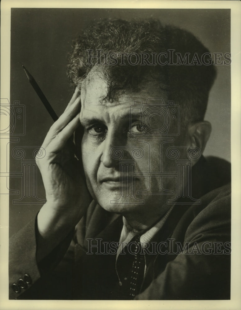 Load image into Gallery viewer, 1961 Press Photo Maurice Hindus, author of House Without a Roof - nob34809
