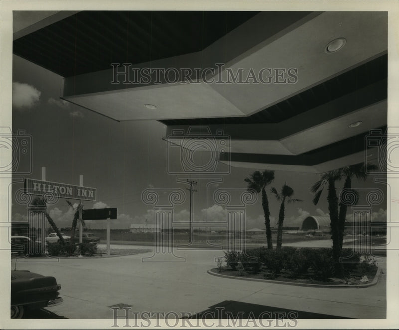 Load image into Gallery viewer, 1959 Press Photo View looking out towards entrance to Hilton Inn - nob35170

