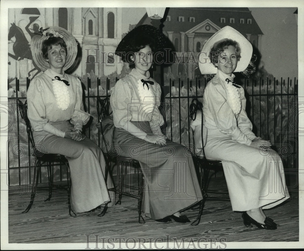 1969 Press Photo Stars of the Trinity Follies- Historic Images