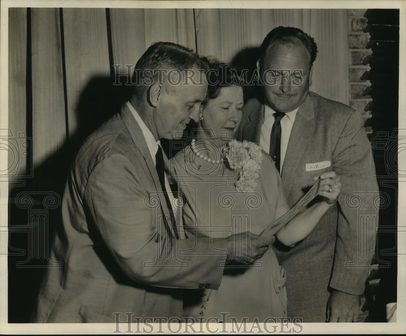Load image into Gallery viewer, 1962 Press Photo Rev. &amp; Mrs. H.L. Honold &amp; Harold Oestriecher- Christ Lutheran
