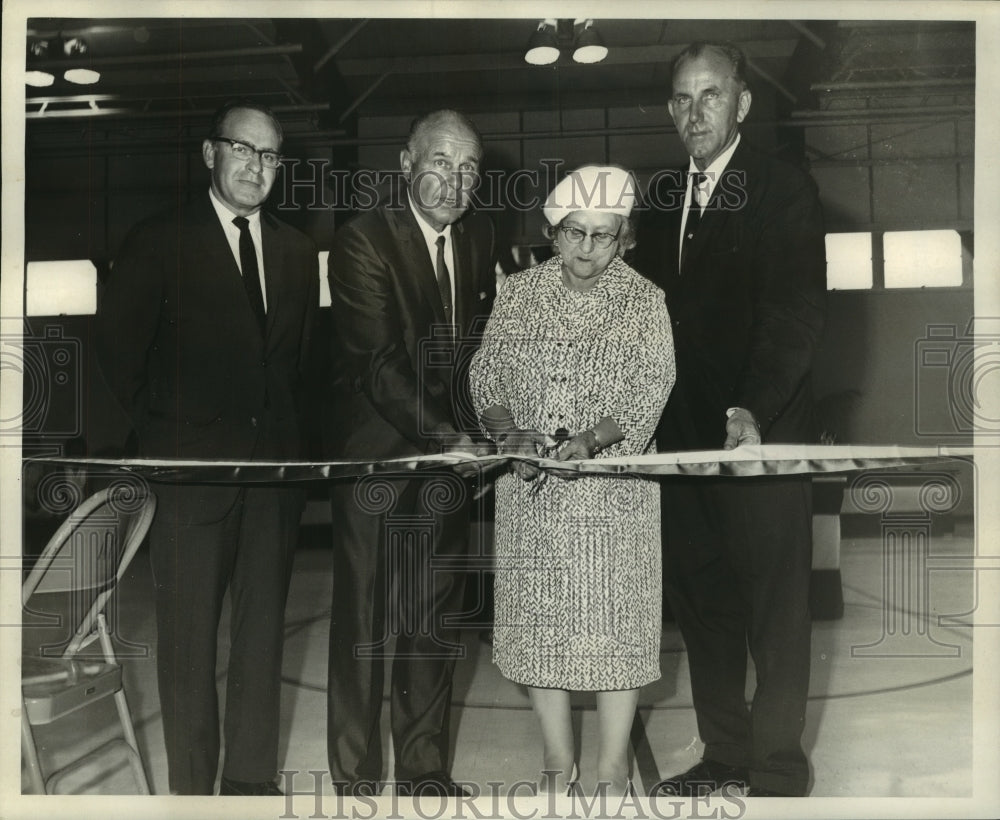 1967 Press Photo Delegates during John Holtgrieve gym dedication in Metairie
