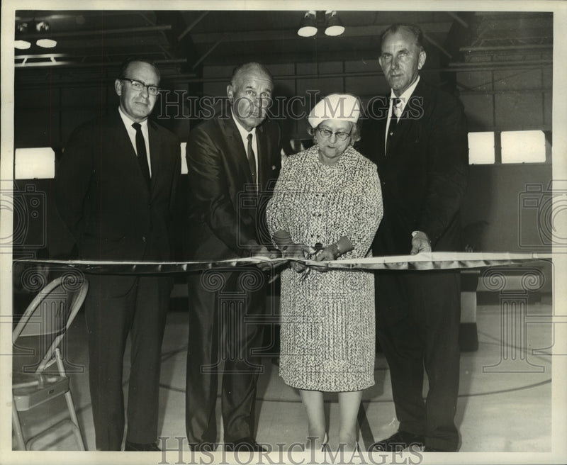 Load image into Gallery viewer, 1967 Press Photo Delegates during John Holtgrieve gym dedication in Metairie
