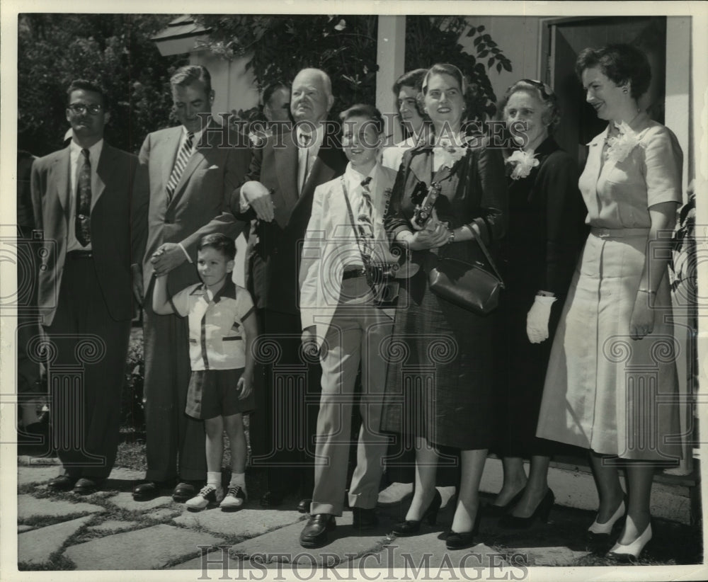 1954 Press Photo The family of Herbert Hoover poses for a photo at a gathering- Historic Images