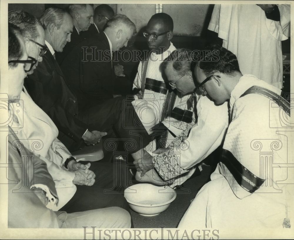 1969 Press Photo Tony Glasgow, Philip Hann, Kenneth Ryan during Holy Thursday