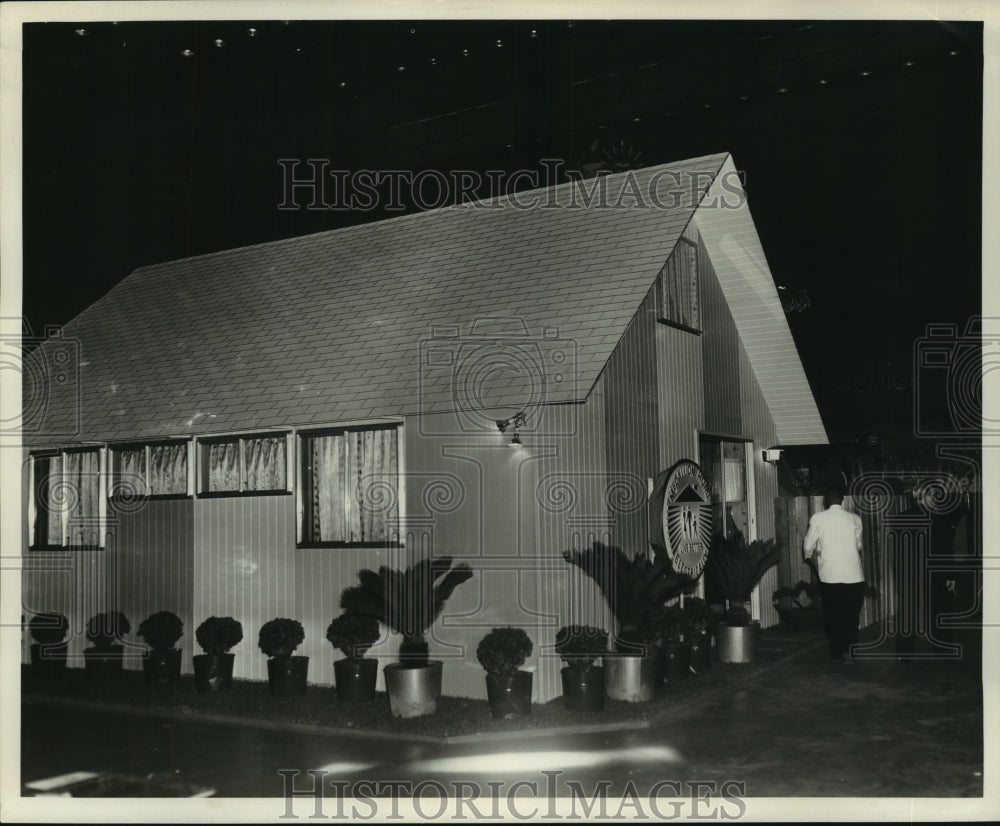 1963 Press Photo Demonstration home at the House and Garden Show. - nob35957