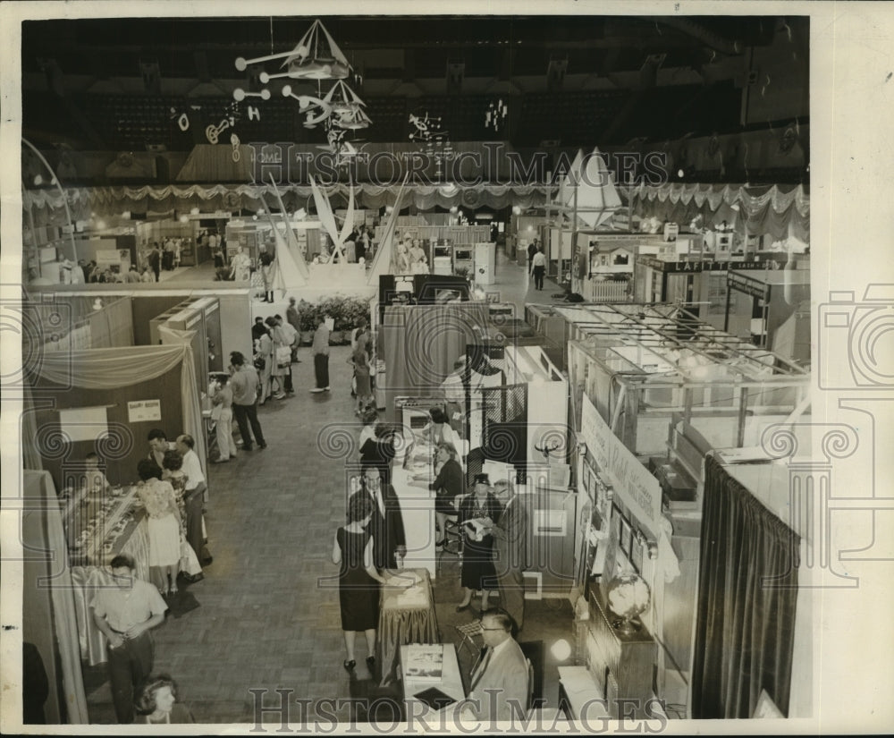 1964 Press Photo Balcony view of 17th annual Home and Better Living Show Monday.