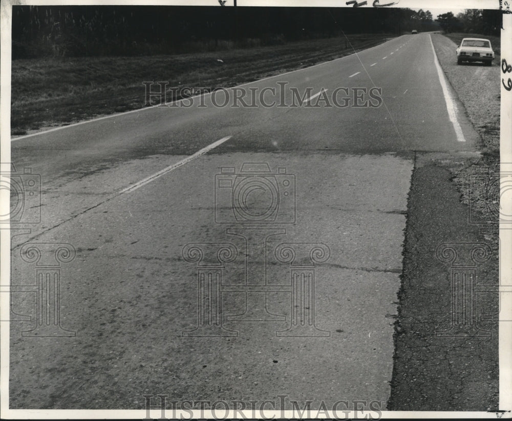 1967 Press Photo Asphalt shoulders at the Louisiana Highway 67 south of Clinton