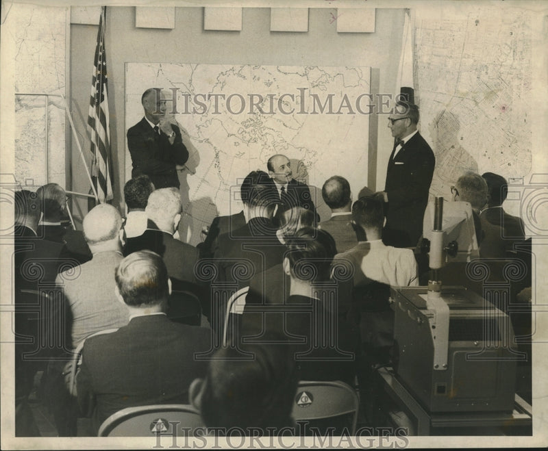 Load image into Gallery viewer, 1968 Press Photo City &amp; government officials at the Hurricane Defense meeting
