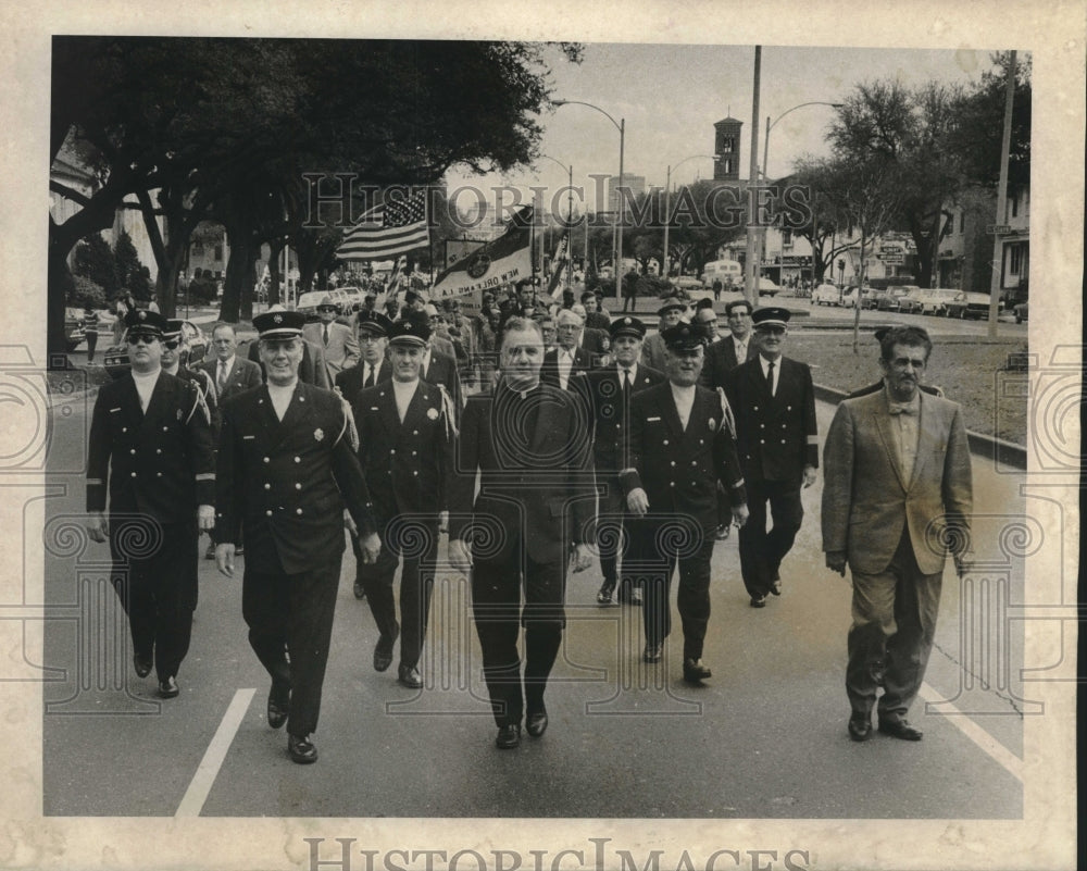 1971 Press Photo Members of the Holy Name Society participating in a parade - Historic Images