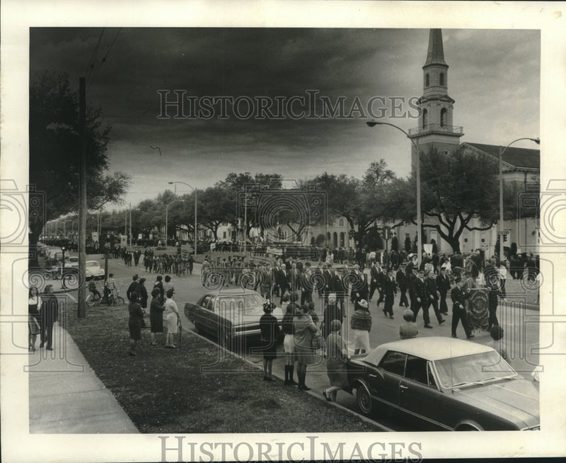 Load image into Gallery viewer, 1971 Press Photo Police and Firemen Holy Name Society parade on Canal Street
