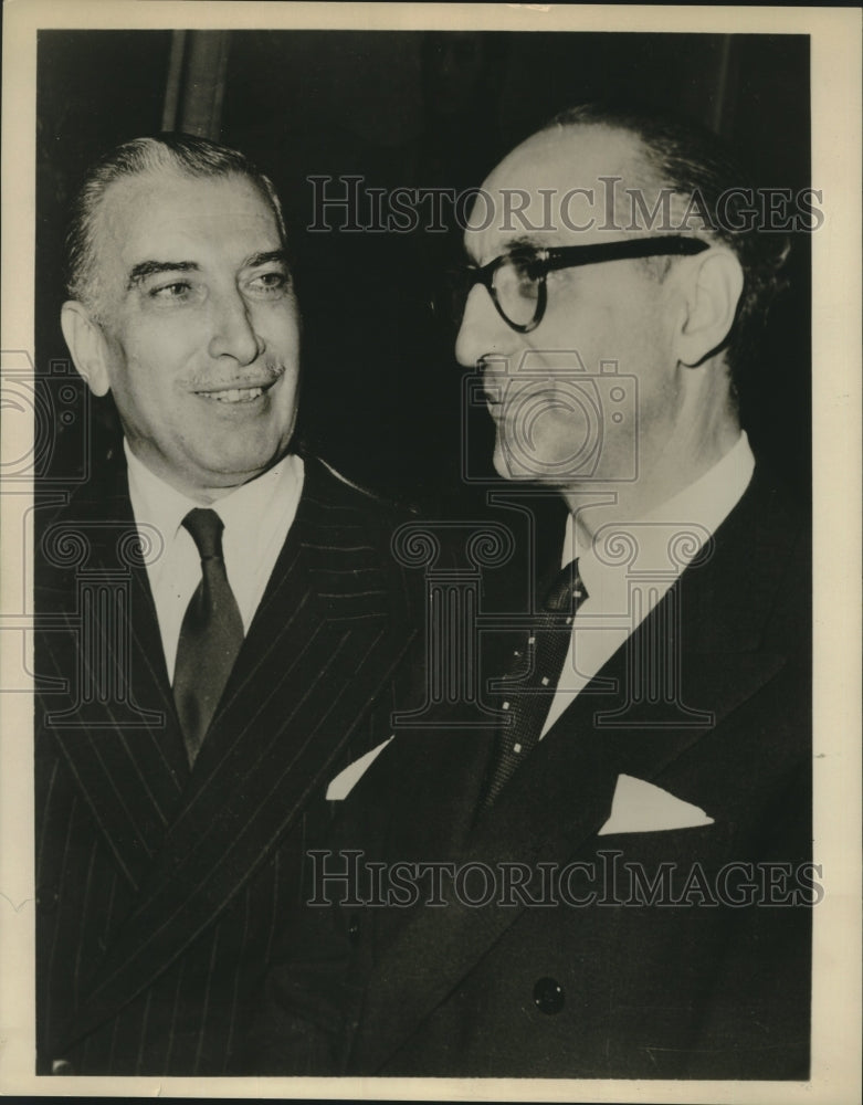 Load image into Gallery viewer, Press Photo Dr. Cesar Barros Hurtado with Argentine President Arturo Frondizi
