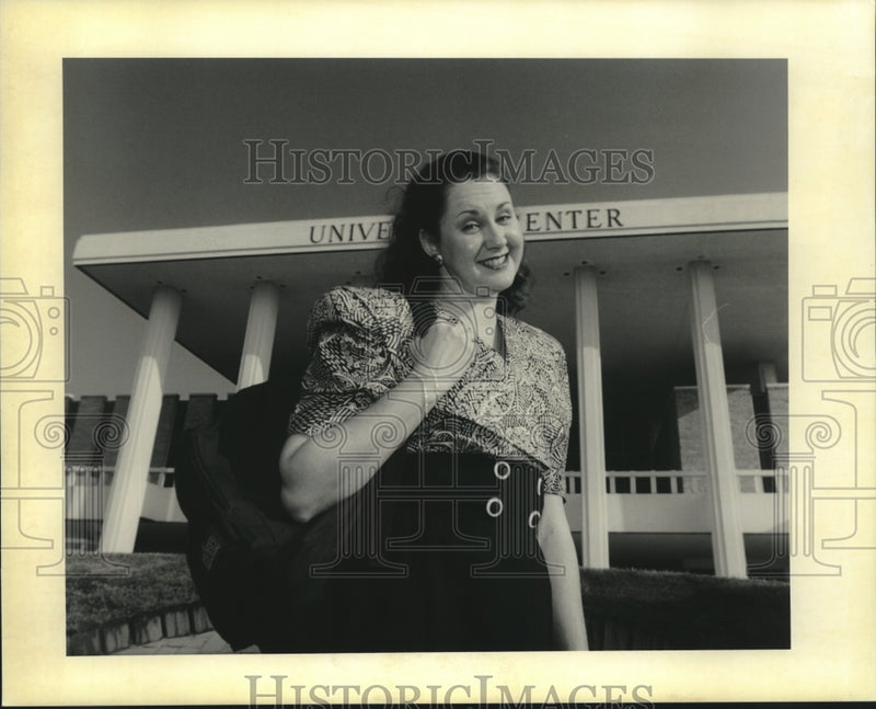 Load image into Gallery viewer, 1994 Press Photo Student Wendy Hiler at University of New Orleans - nob37301
